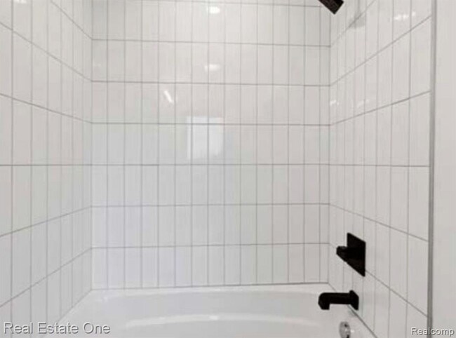 Building Photo - 1547 Pallister St