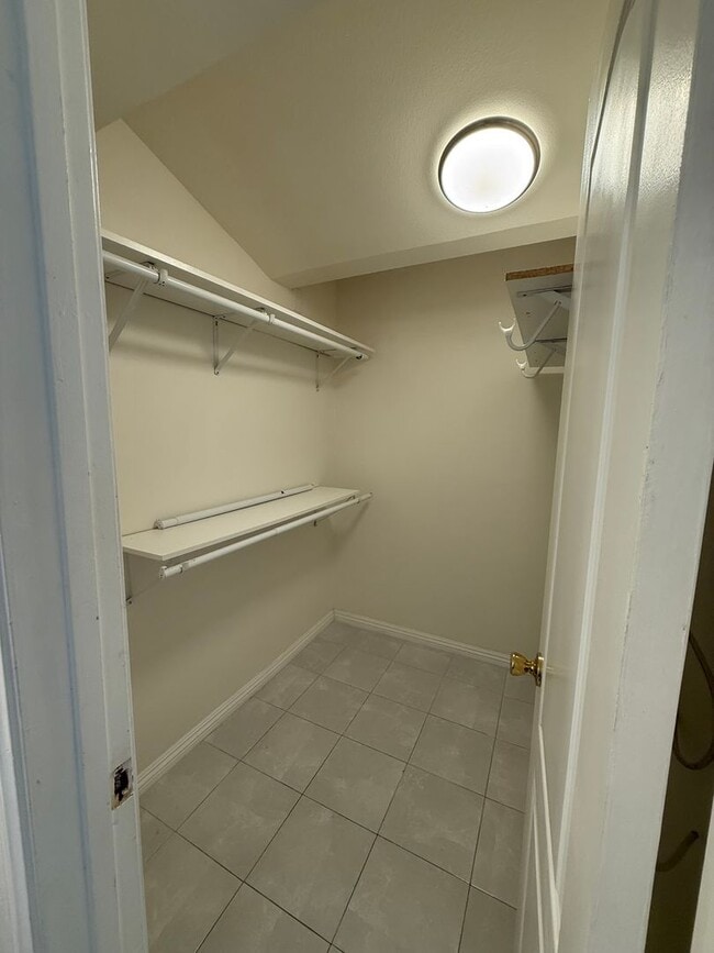 Building Photo - Studio ADU apartment in the center of Simi...