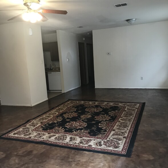 Building Photo - 207 Hummingbird Ln