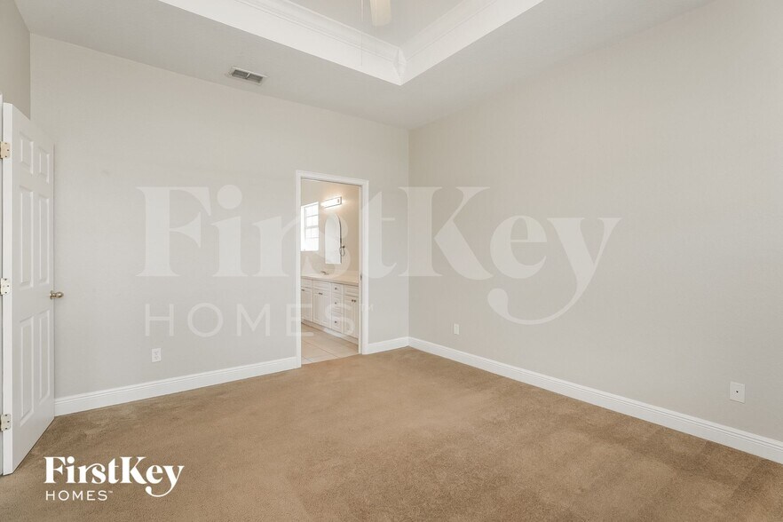 Building Photo - 1020 Robin Ln