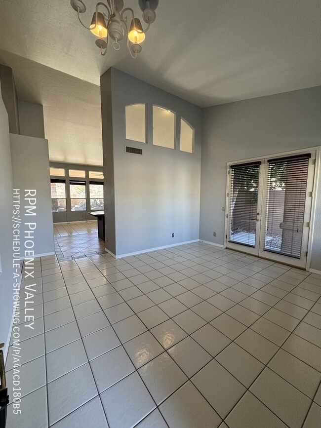 Building Photo - 3 Bed / 2 Bath Stunner with Private Pool a...