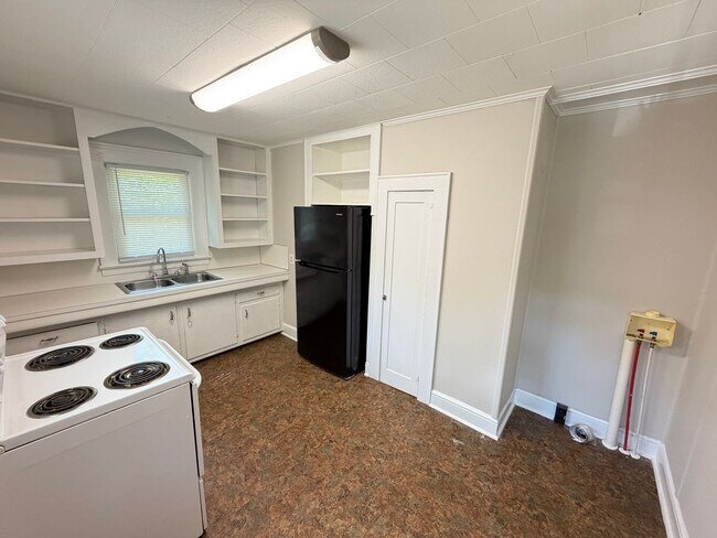 Building Photo - Cute Duplex 1 bed 1 bath unit, Close to Downtown Concord
