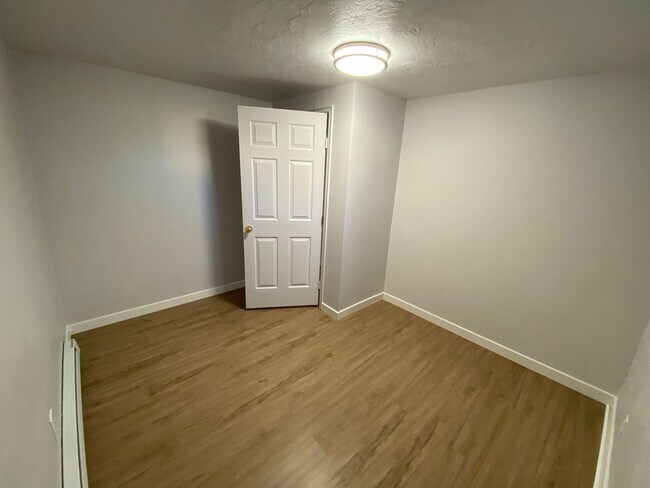 Building Photo - Remodeled Basement Apartment