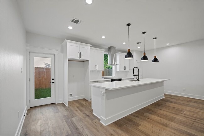 Building Photo - 8421 Venus St