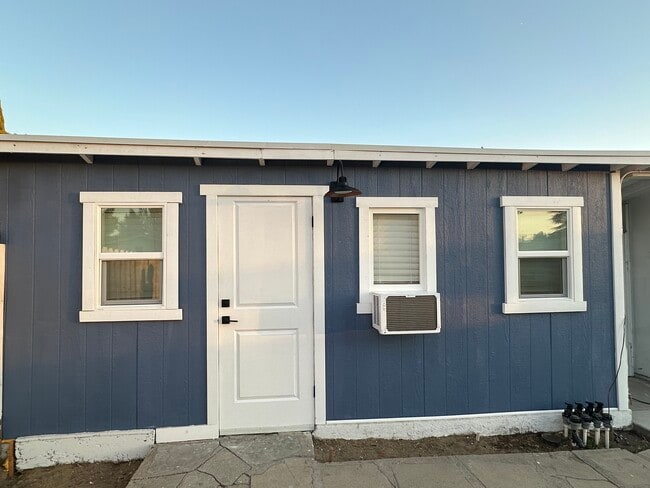 Building Photo - 25587 Lane St