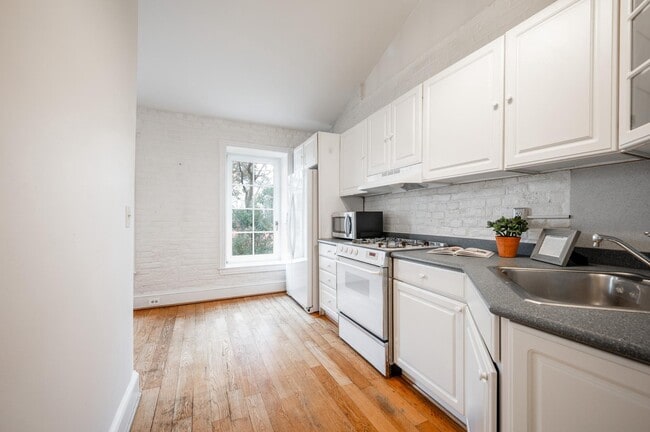 Building Photo - 310 Prince St