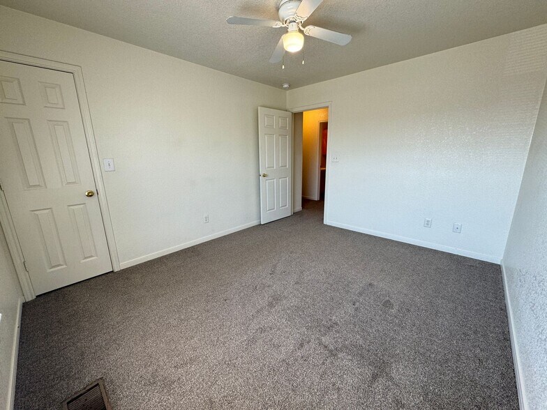 Building Photo - 3701 Ys Pak Ct