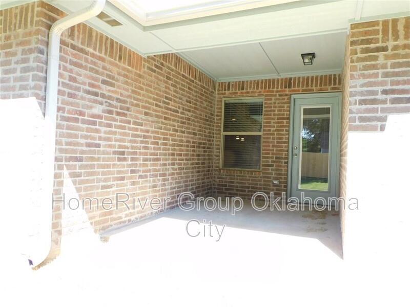 Building Photo - 129 St Charles Way
