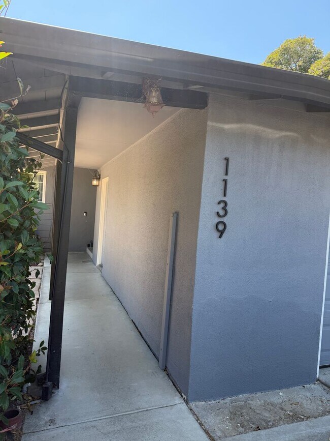 Building Photo - 1139 Lovell Ct