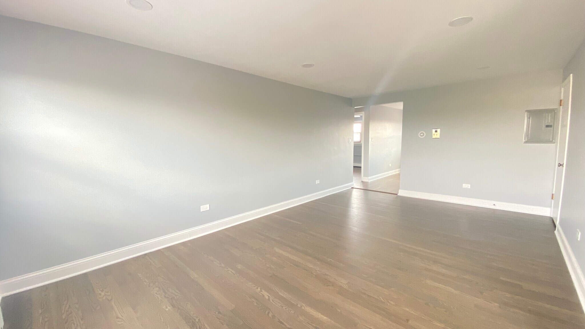 Building Photo - 2807 N McVicker Ave