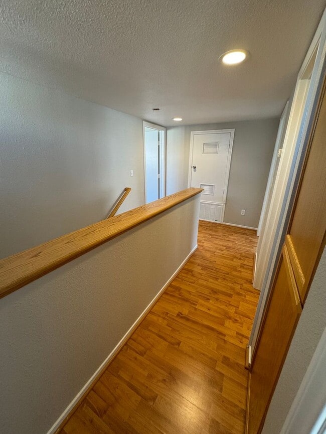 Building Photo - Transformed Townhome