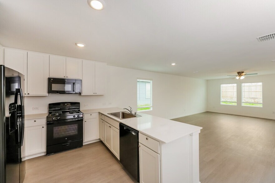 Building Photo - 2221 Crested Saguaro St