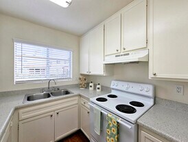 Building Photo - Crestwood Apartments