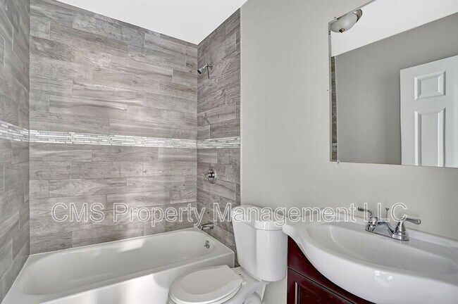 Building Photo - 142-144 Seymour Ave