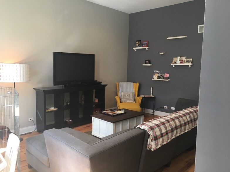 Building Photo - 1831 N Kimball Ave