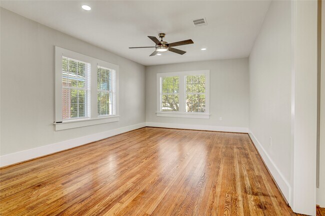 Building Photo - 4314 Bell St