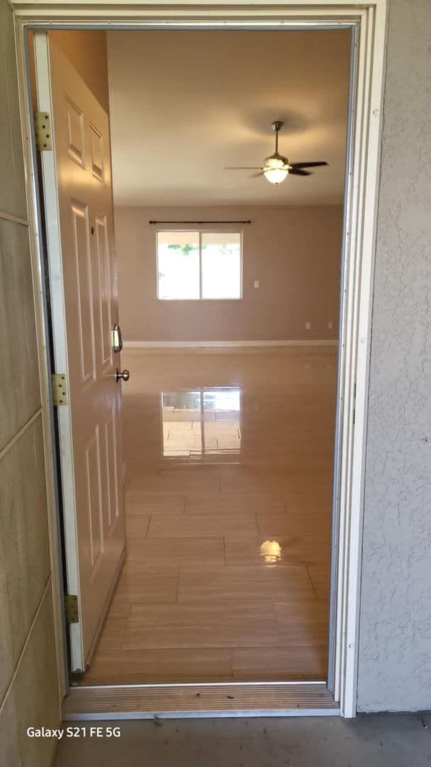 Building Photo - Immaculate 3 Bedroom 2 Bath House locate w...