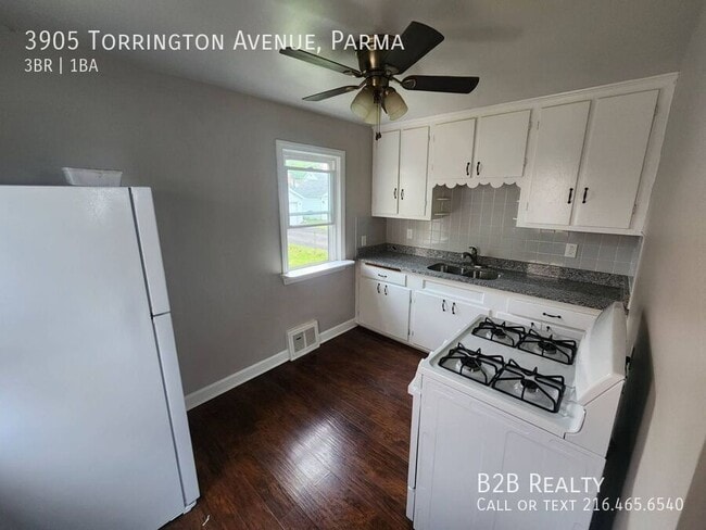 Building Photo - 3905 Torrington Ave