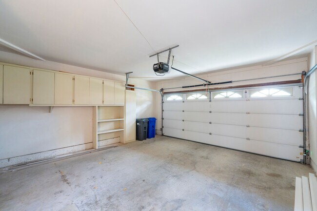 Building Photo - 26 Sausalito Cir E