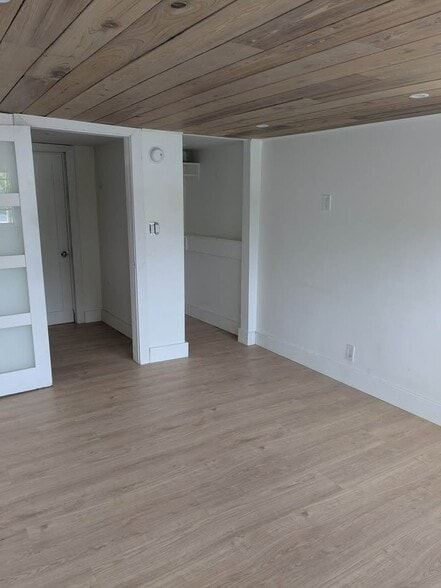 Building Photo - 605 NE 27th St