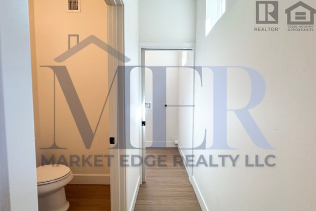 Building Photo - 165 Sugarloaf St