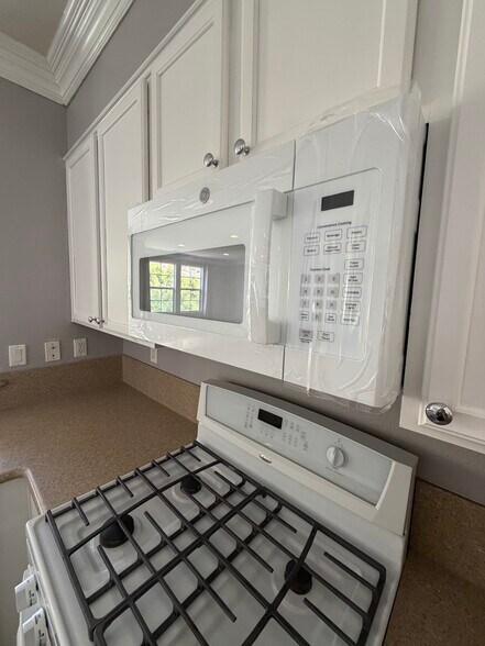 Building Photo - 16718 Nicklaus Dr
