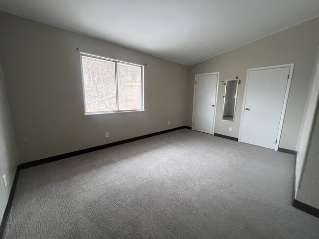 Building Photo - 143 Bradley St