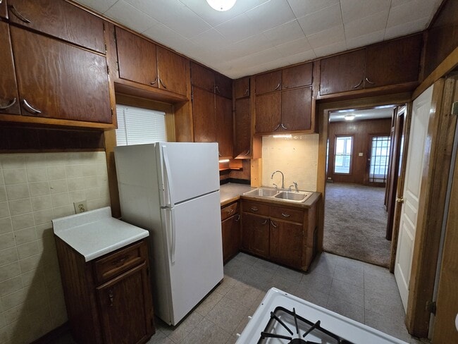 Building Photo - 307 Riehl St