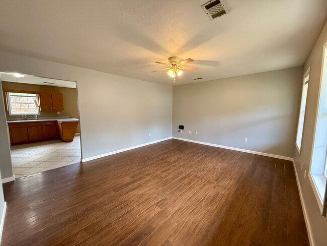 Building Photo - 205 N 18th Ave