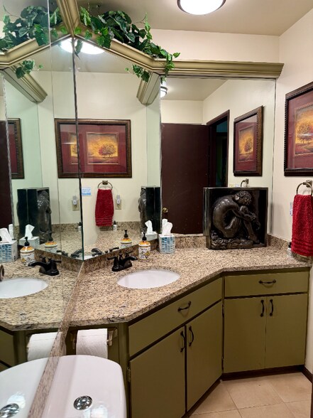Building Photo - 5058 S 3 Fountains Cir
