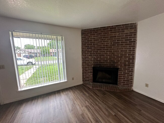 Building Photo - 1311 Eastgate Dr