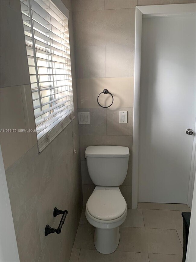 Building Photo - 315 Majorca Ave