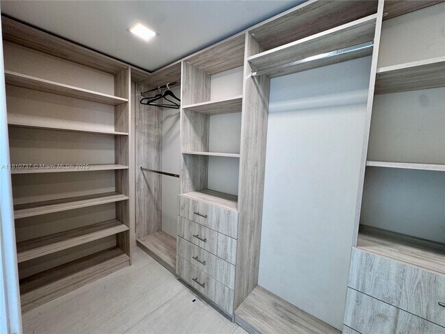 Building Photo - 400 Sunny Isles Blvd