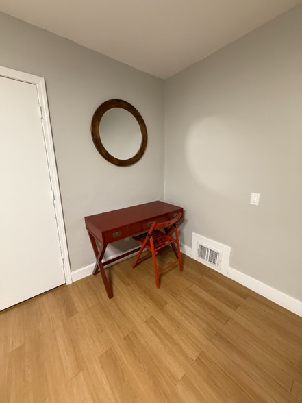 Building Photo - 805 E Taylor St