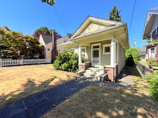 Building Photo - Charming & Historic Queen Anne Home - 1 Bedroom with Tons of Bonus Space!