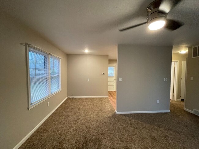Building Photo - ABSOLUTELY ADORABLE! NEW BATHROOM! WASHER ...