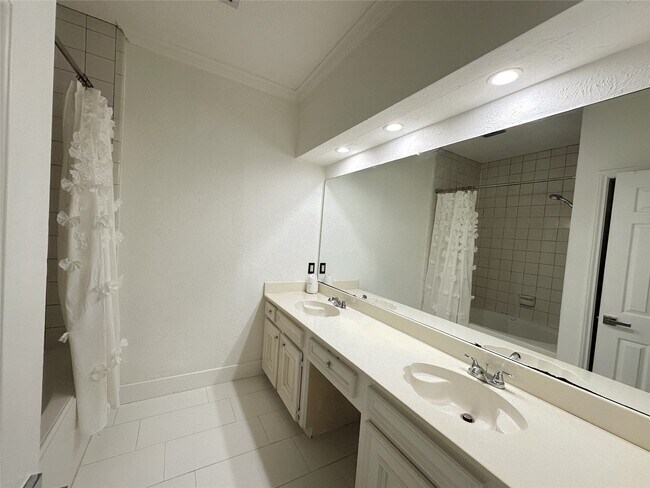 Building Photo - 1914 Hickory Lawn Dr