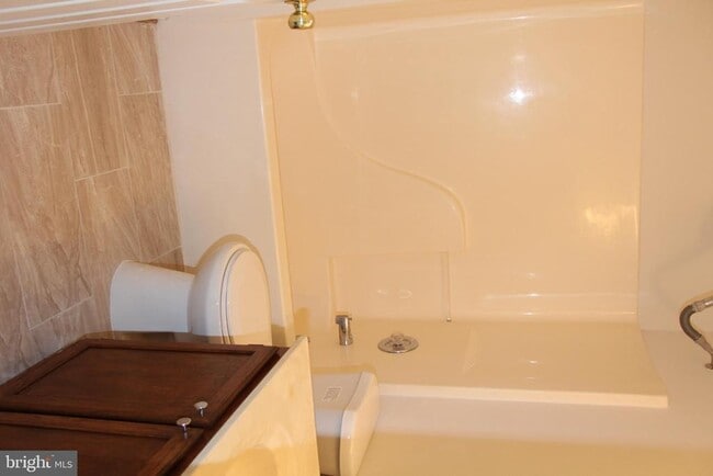 Building Photo - 11130 Hollowbrook Rd