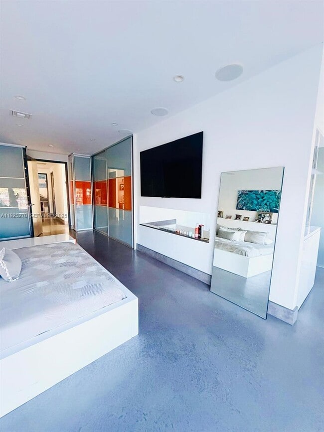 Building Photo - 21025 NE 38th Ave