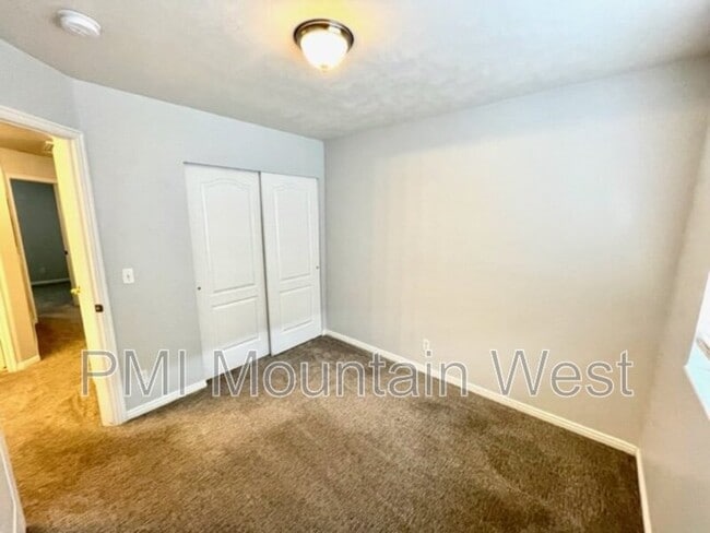 Building Photo - 55 Peregrine Ln