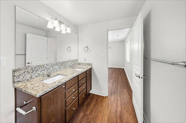 Building Photo - 1045 W Sanetta St