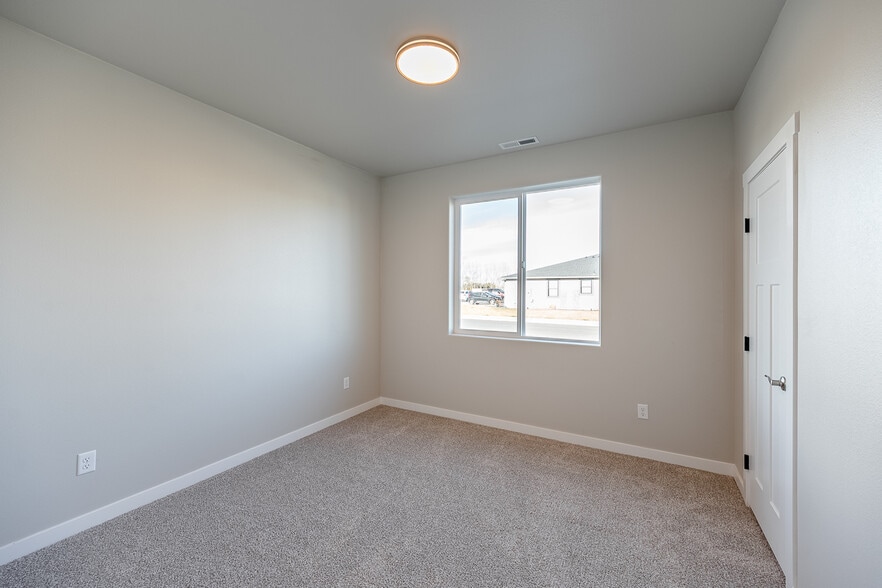 Building Photo - 4075 Quinn Dr NE