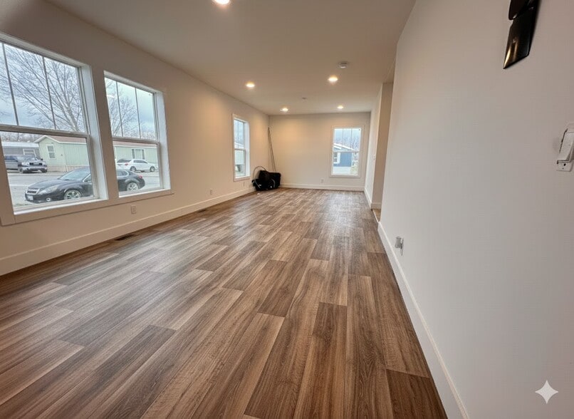 Building Photo - 15 Cavalier St N