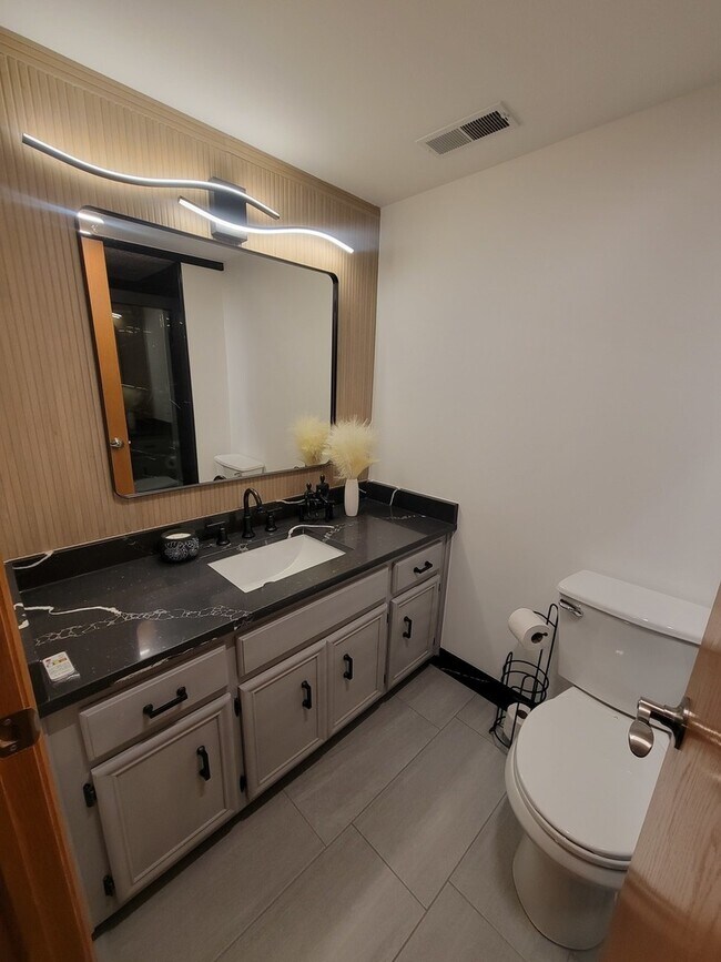 Building Photo - 10418 S Keating Ave