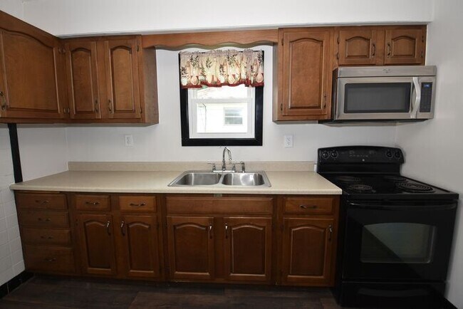 Building Photo - Mishawaka- near Bethel University, shoppin...