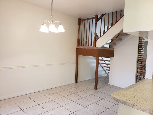 Building Photo - 3360 Eastwood Dr
