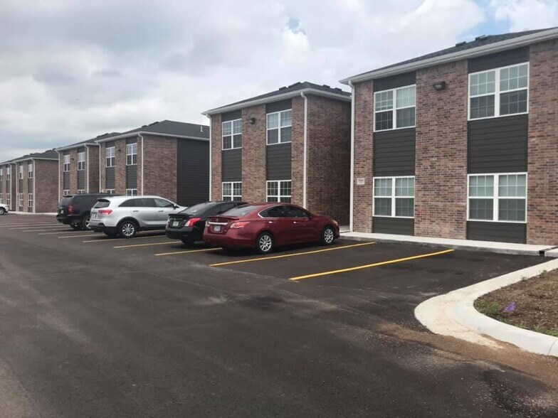 Building Photo - 5703 W 33rd Pl