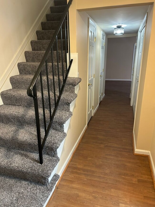 Building Photo - Town House- Rocky Mount