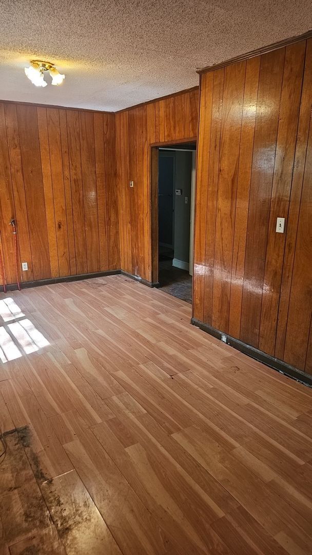 Building Photo - PRICE REDUCED!! DECEMBER MOVE IN SPECIAL- FIRST MONTHS FREE!! CALL TODAY!