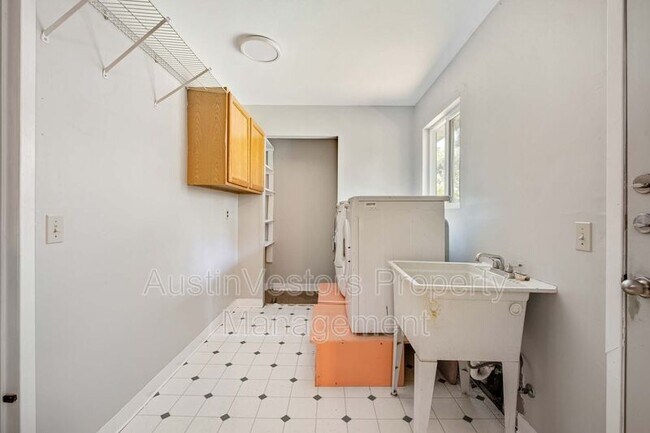 Building Photo - 2502 Cypress Ln